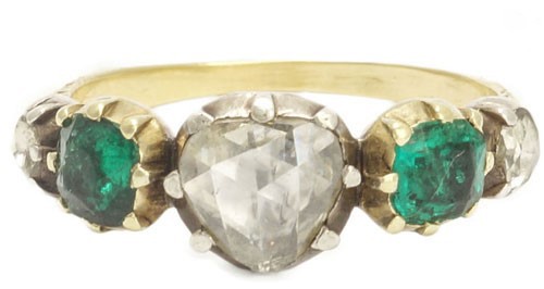 حلقه نامزدی سنتی متشکل از الماس و زمرد