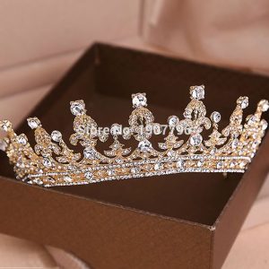 مدل موهای باز با تاج شکوفه چگونـه یک تاج عروس مناسب انتخاب کنیم ؟ | تصاویری از انواع ... mimplus.ir