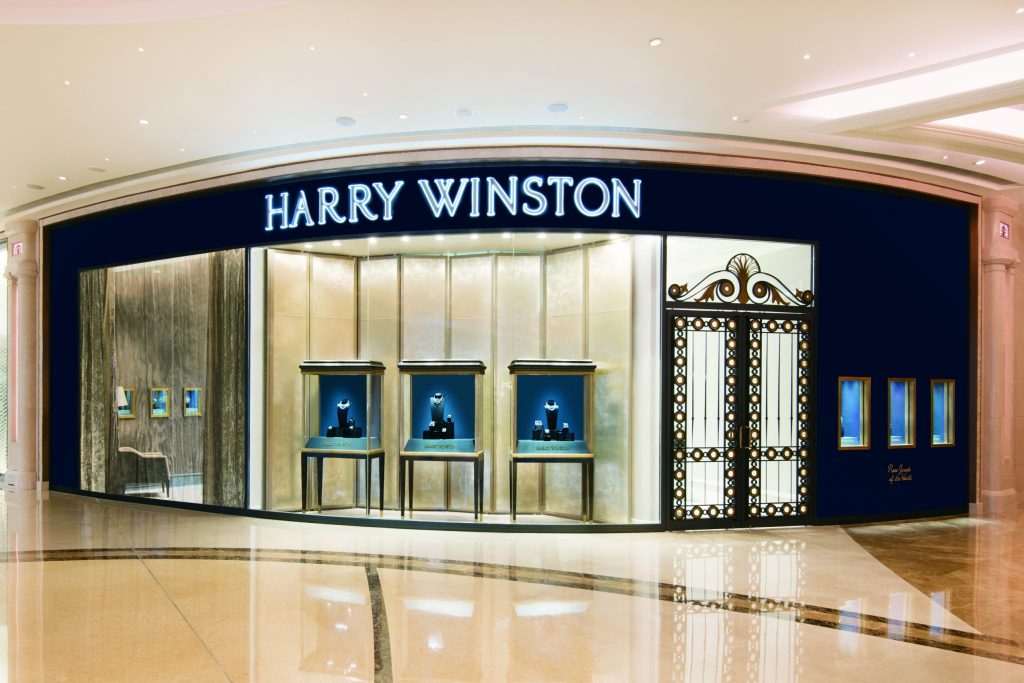 هری وینستون از معروف ترین و گرانترین برندهای جهان است که جزو برندهای اشرافی و لاکچری شناخته می شود.