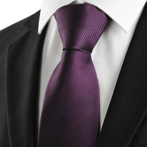 کراوات بنفش نشانی از تجمل گرایی و لاکچری