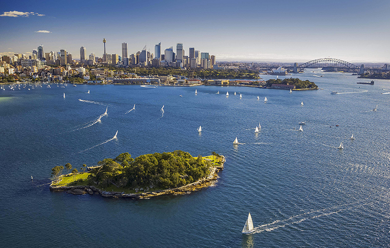 سیدنی شهری جزیره ای در استرالیا بوده که سواحل بسیار زیبایی دارد
