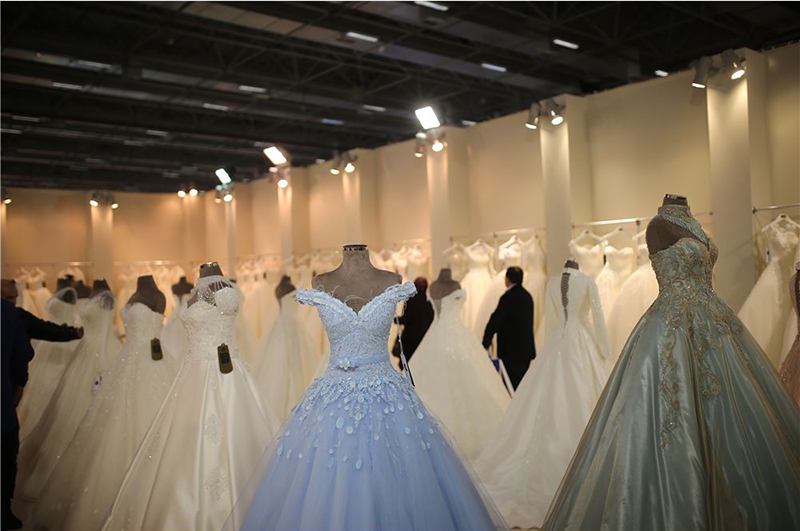 در سال 2016، تنها 189 شرکت تولیدکنندۀ پوشاک عروس در این نمایشگاه شرکت داشتند. 