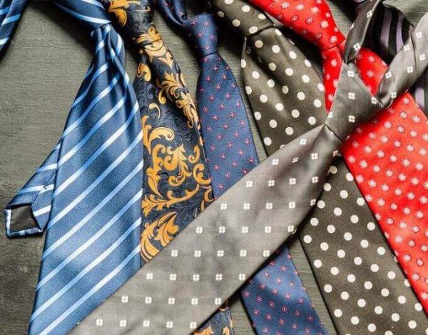 ست کردن لباس با کراوات