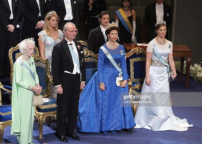 آبی کلاسیک ، گزینه شماره یک طراحی لباس مجلل ملکه سوئد (کویین سیلویا)